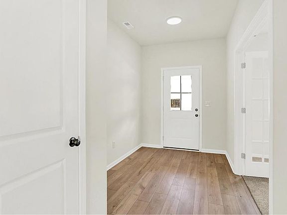 2nd image of 2697 Bo St W