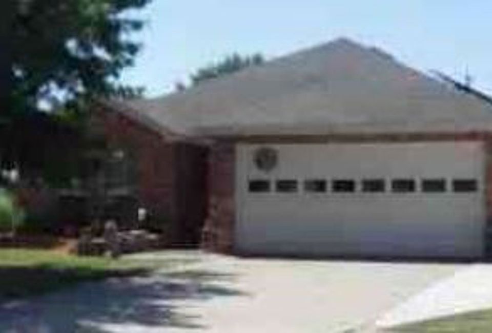 1st image of 307 Charleston Dr
