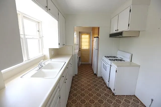 4317 Westlawn Ave — Photo 3