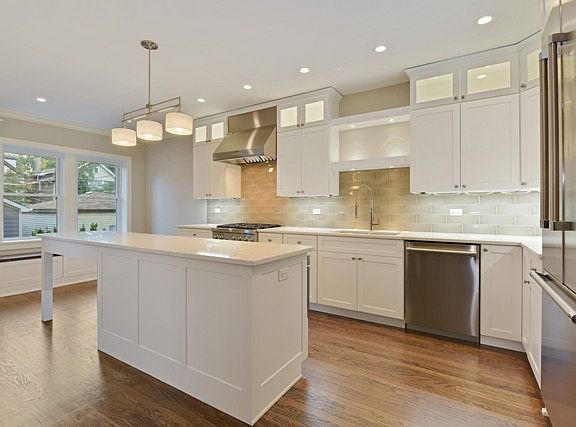 3rd image of 4514 N California Ave