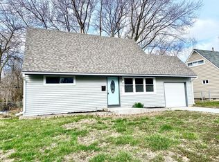 821 S Sunset Dr, Olathe, KS 66061