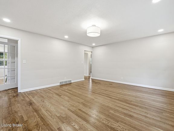 5th image of 3457 Illinois Ave