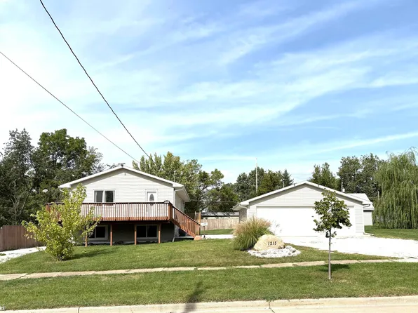 1213 3rd Ave W, Oskaloosa, IA 52577