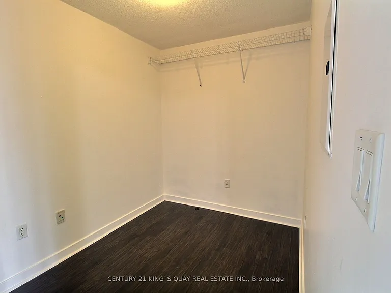15 Fort York Blvd #711 — Photo 9