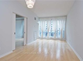 208 Queens Quay Blvd W #303, Toronto, ON M5J 2Y5