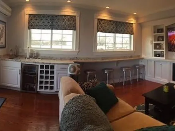 217 W 9th St, South Boston, MA 02127