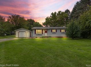 757 W Barnes Lake Rd, Columbiaville, MI 48421