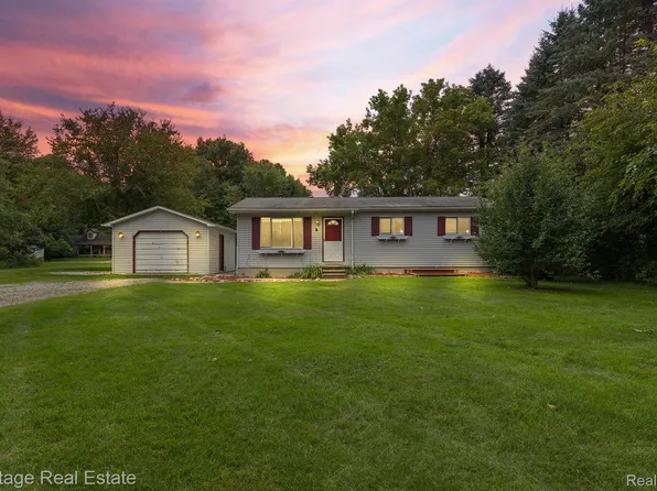 757 W Barnes Lake Rd, Columbiaville, MI 48421