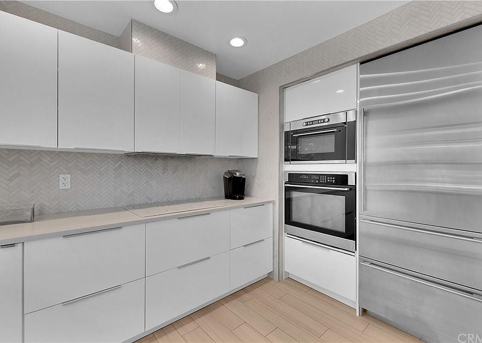 1st image of 631 W Alton Ave