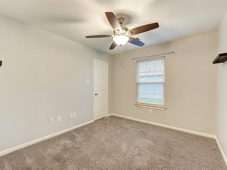 503 W Linney St — Photo 26