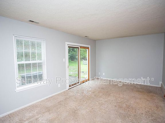 4th image of 38 Dorchester Cir