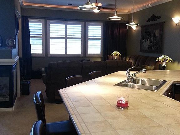 3rd image of 749 Hildebrand Cir