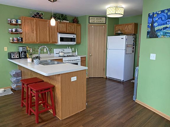 2nd image of 706 Woodbridge Ct