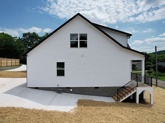 3rd image of 2631 Rogers Dr SE