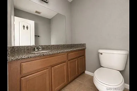 2 bed, 1.5 bath, 925 sqft, $2,700 — Photo 2