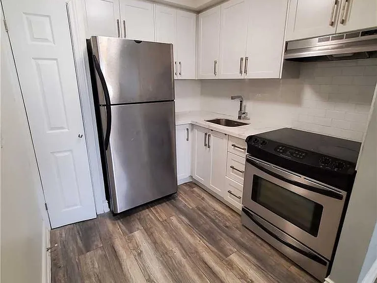 19 Charlemagne Dr #LOWER — Photo 5