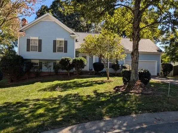 216 Blackberry Ln, Mooresville, NC 28117