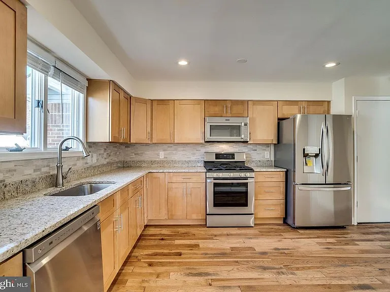 6505 Gretna Green Way — Photo 3