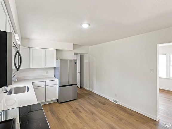 3rd image of 545 Johnson St