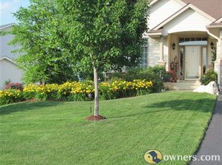 11824 N Meadow Curv, Lindstrom, MN 55045