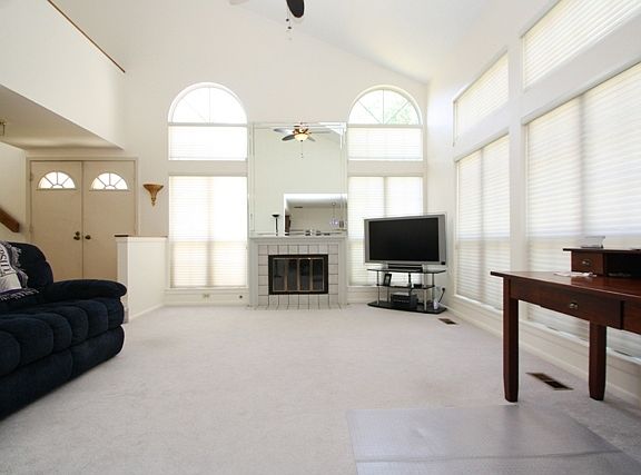 4th image of 610 Sturnbridge Ln