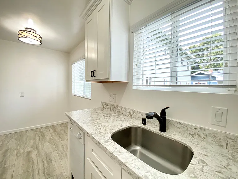 1211 Jefferson St — Photo 30