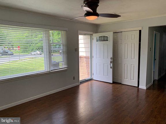 3rd image of 901 Mantua Blvd