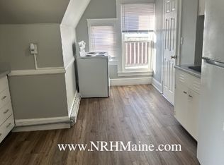 29 Laurel Ave APT 3, Auburn, ME 04210