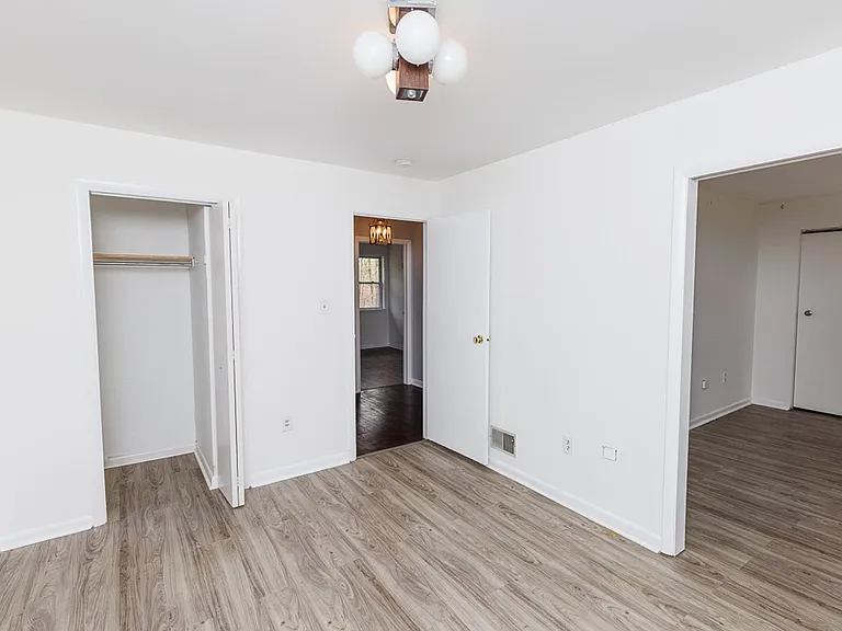 9409 Croom Acres Dr — Photo 11