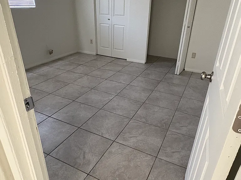 28 W Elm St #28 — Photo 2