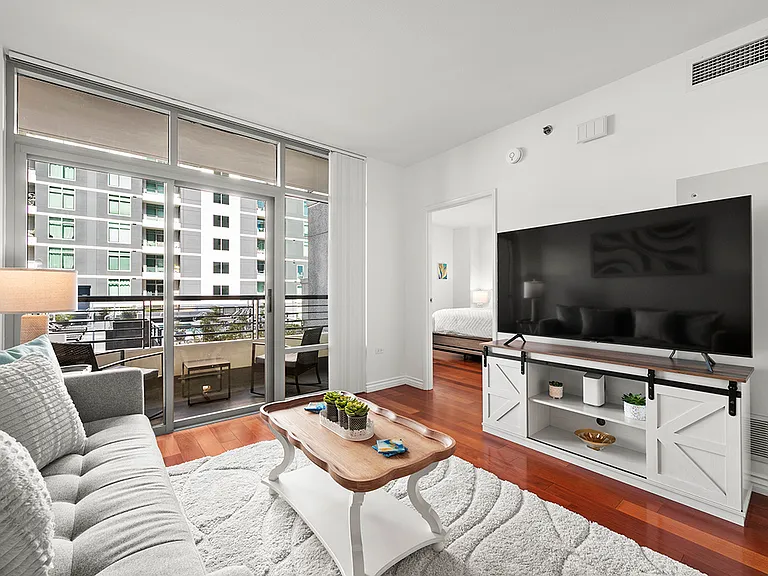425 W Beech St #907 — Photo 14