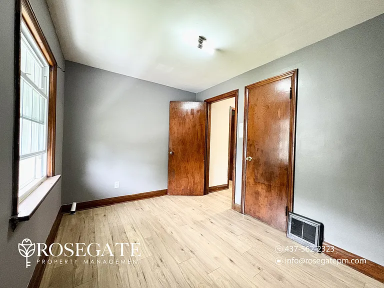 7181 Windsor Cres — Photo 12