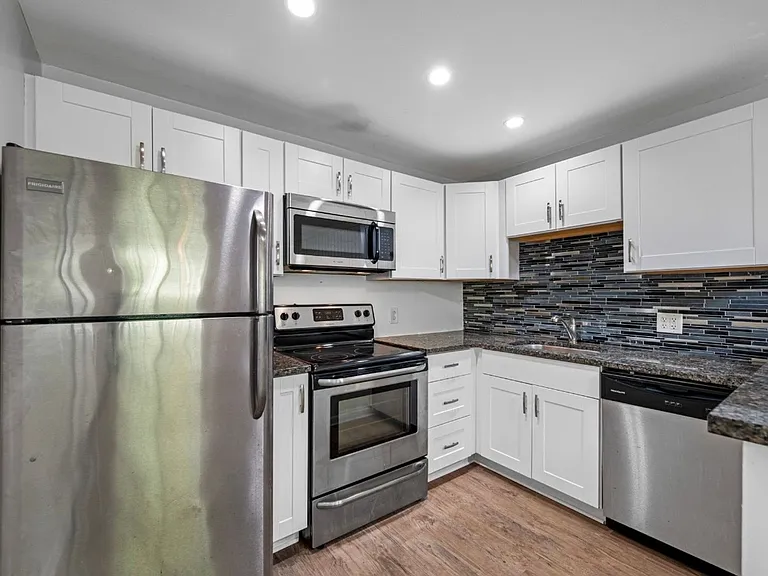 3211 W De Leon St — Photo 34