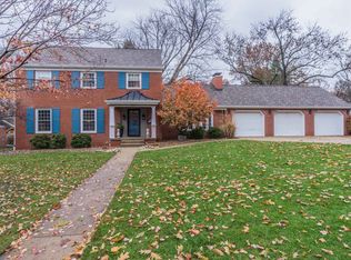 206 Fleetwood Dr, Bloomington, IL