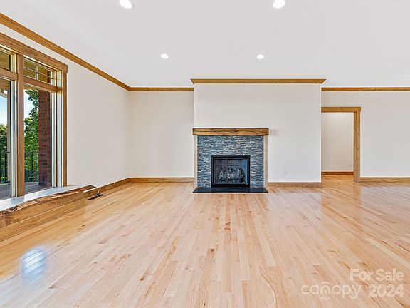 5th image of 45 Viewmont Dr