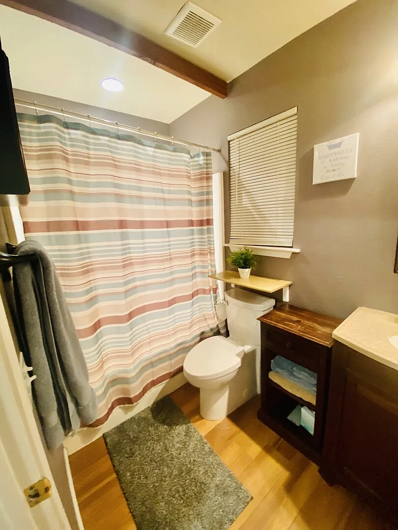 3/2 big fenced yard updated interior — Photo 4