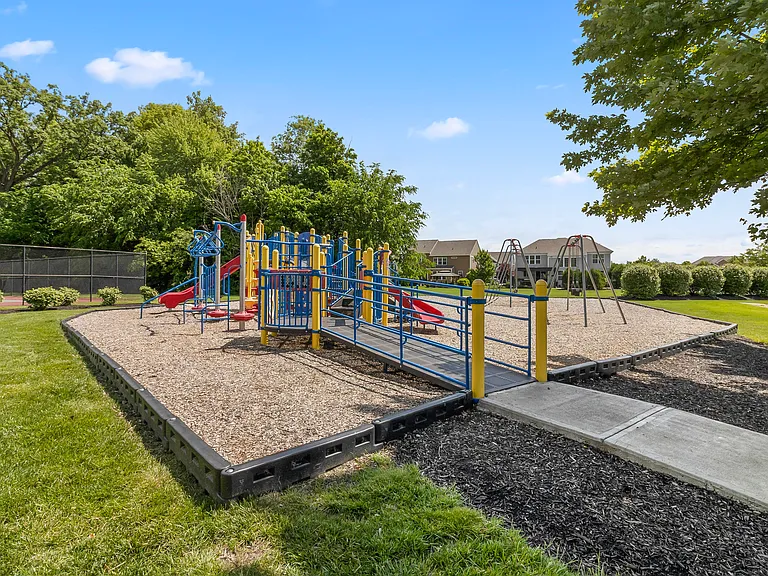 12683 White Chapel Cir — Photo 48