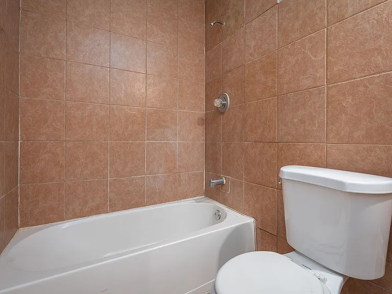 1562 N Woodyear St — Photo 5