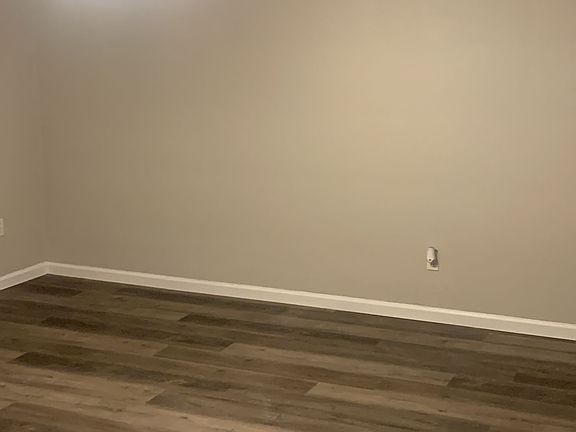 4th image of 518 Hillsboro Ave
