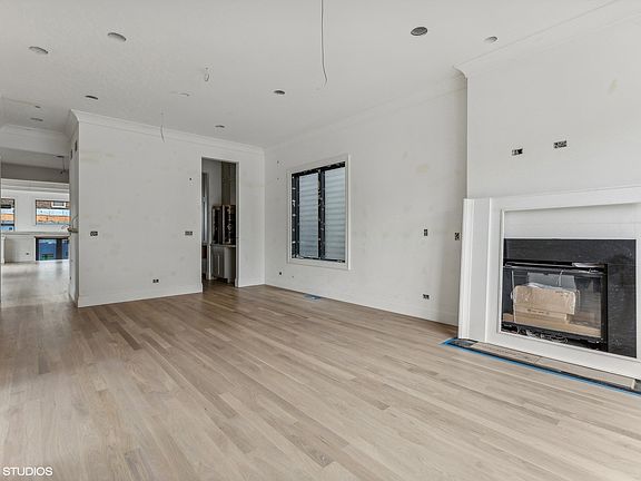 4th image of 1848 W Cuyler Ave