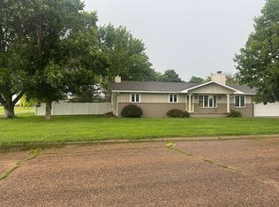 1304 W 7th St, Larned, KS 67550