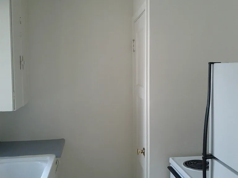314 W Telegraph St — Photo 7