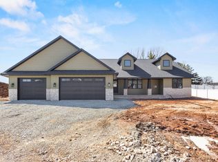3370 Largo Ridge Ct, Green Bay, WI 54311