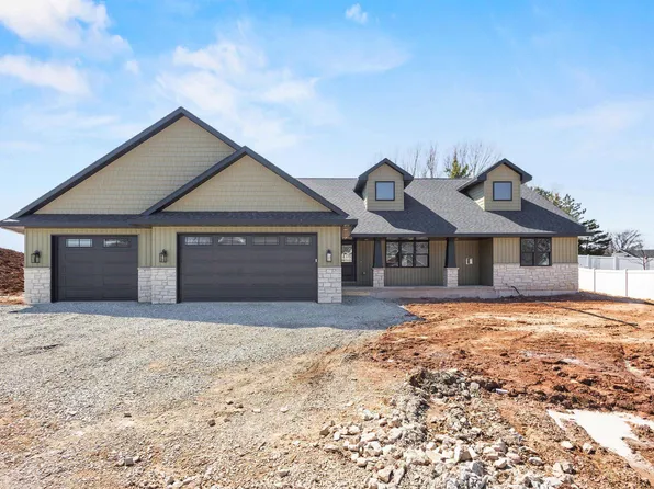 3370 Largo Ridge Ct, Green Bay, WI 54311