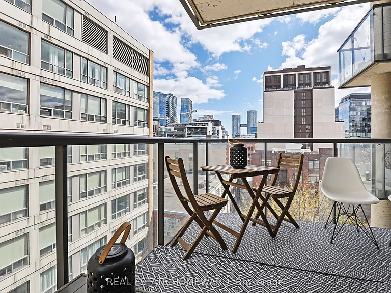 533 Richmond St W #704 — Photo 25