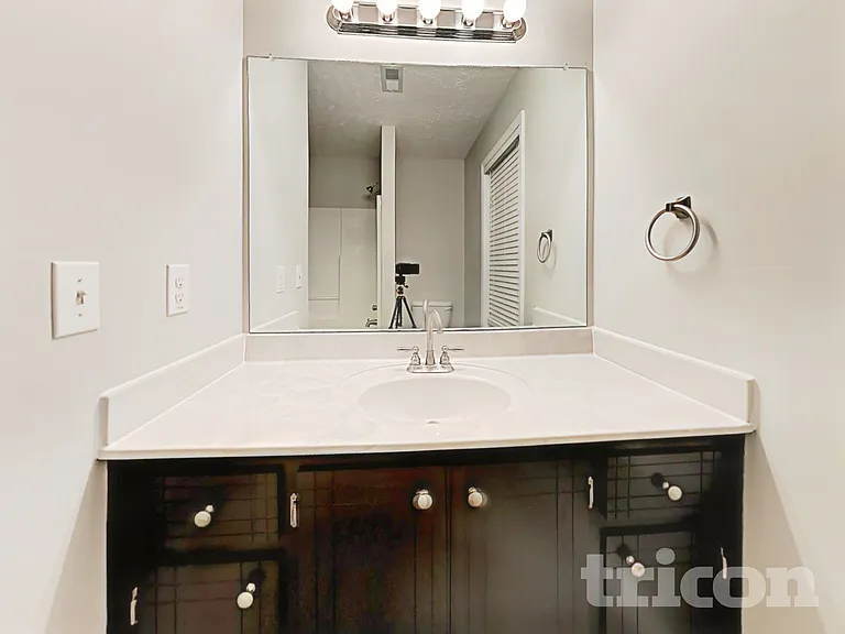 1612 Broad Cir — Photo 13