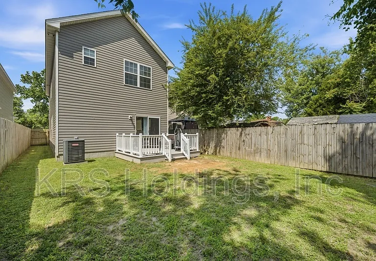 612 Smith St — Photo 17