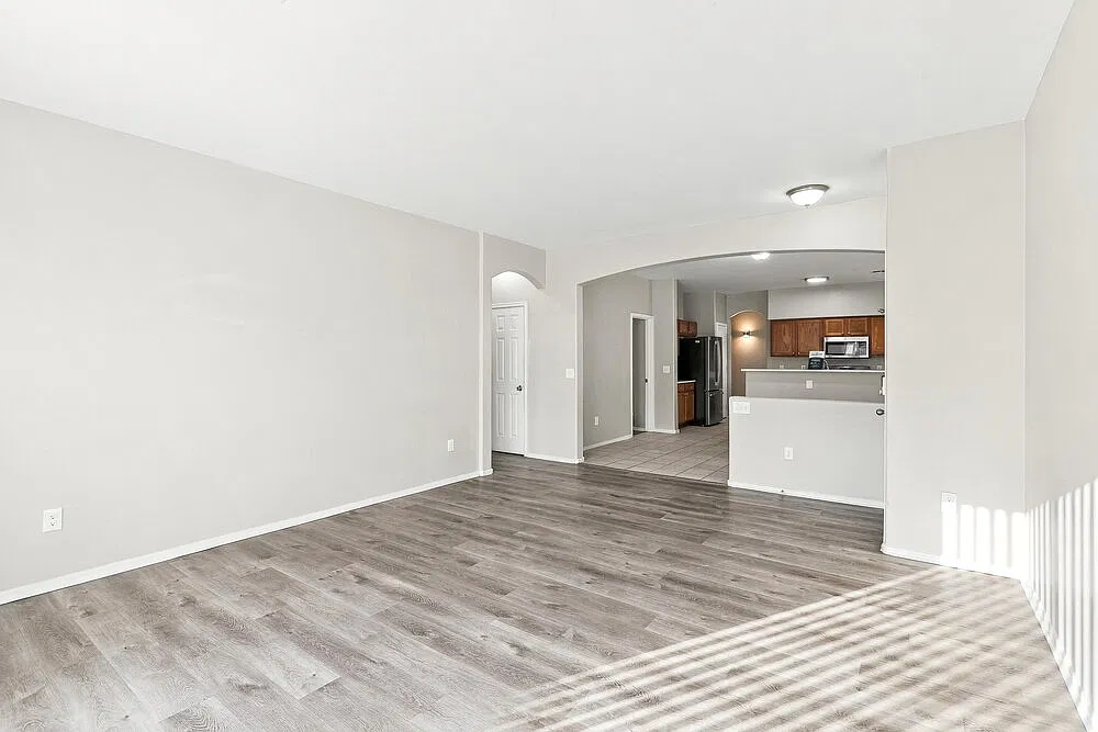 3 bed, 2.0 bath, 1387 sqft, $1,680 — Photo 3