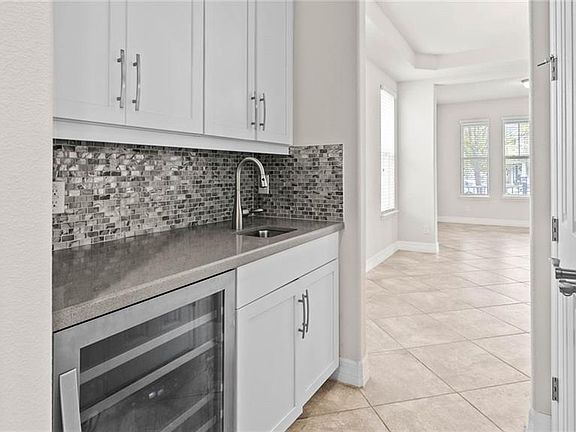 5th image of 5089 Southlawn Ave