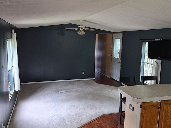4th image of 9442 Noonan St
